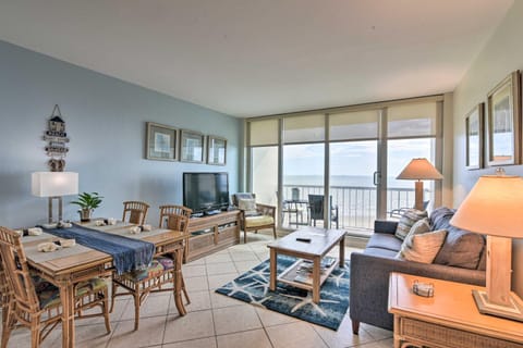 Galveston Resort Condo with Heated Pool and Beach View Apartment in Texas City