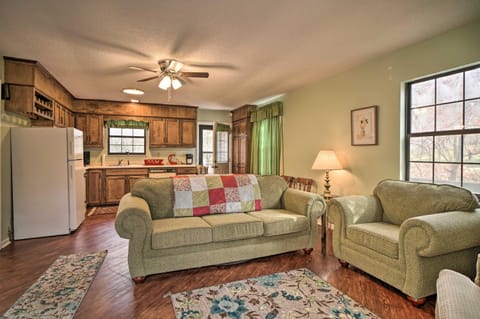 Inviting Apartment with Deck in Smoky Mountains Condo in Carson Springs