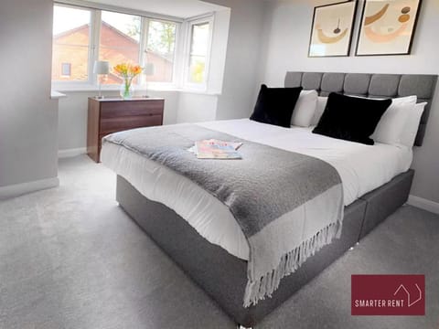 Wokingham - 2 Bed Stylish House, Central - Parking Condo in Wokingham