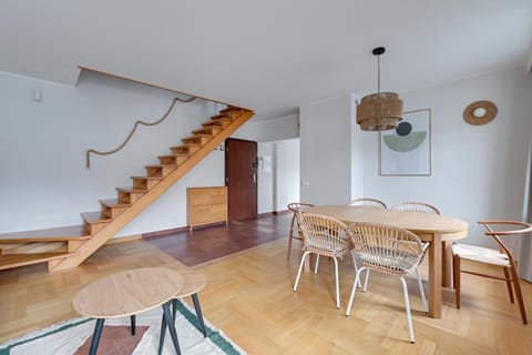 Living room, Photo of the whole room, Seating area, Dining area, Area and facilities