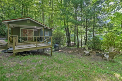 Family-Friendly NC Cabin with Mountaintop Views! House in Maggie Valley