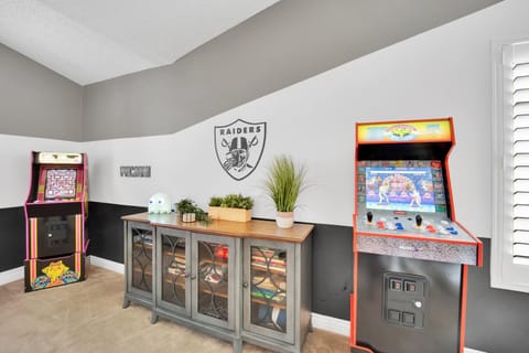 Sports Themed--Automated King Bed--Family Friendly--5 miles to Strip Haus in Green Valley North