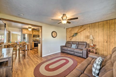 Cozy Cottage with Game Room about 17 Mi to Dtwn SLC! Maison in South Jordan
