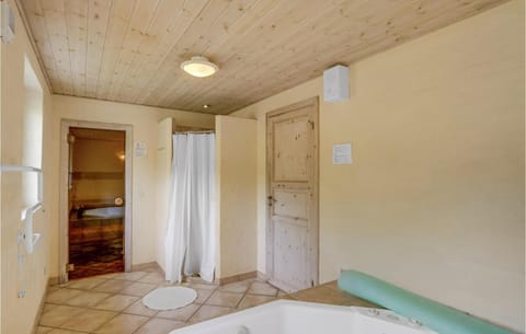 5 Bedroom Lovely Home In Blvand Casa in Blåvand