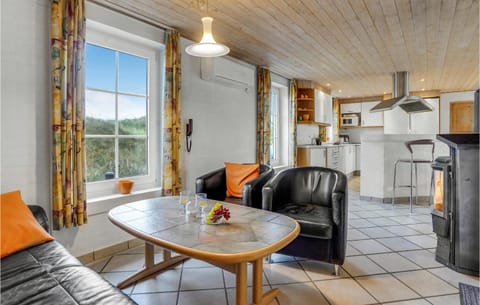 Stunning Home In Blvand With 6 Bedrooms, Sauna And Indoor Swimming Pool Casa in Blåvand