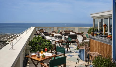 Restaurant/places to eat, Balcony/Terrace, Sea view