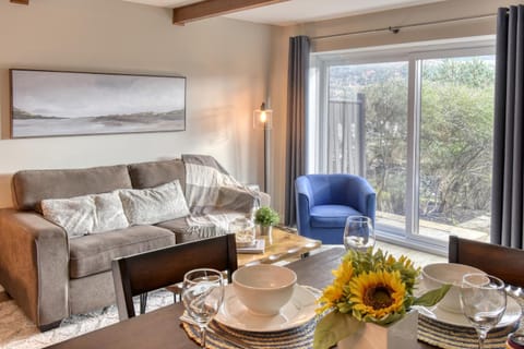 Elegant Apartment - View on Lake Tremblant & Mountain Copropriété in Mont-Tremblant