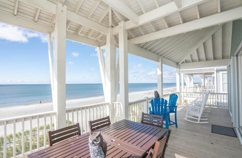 Oceanfront 6 BR home truly a sight to 'sea' - A Sight To Sea House in Oak Island
