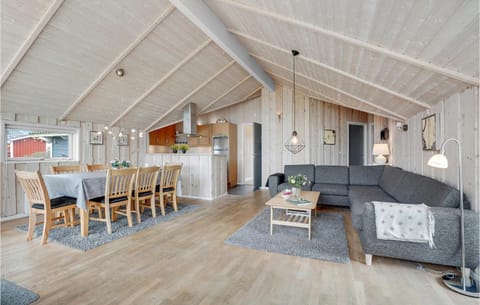 Gorgeous Home In Hvide Sande With Kitchen Maison in Hvide Sande
