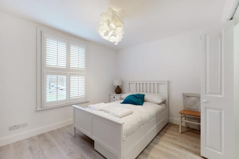 Beautiful 3 bed house 30 mins from Central London Apartamento in Kingston upon Thames