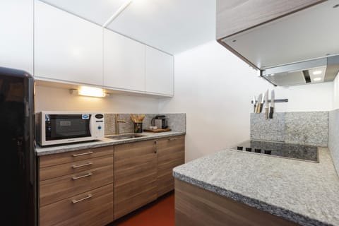 Kitchen or kitchenette, Kitchen or kitchenette