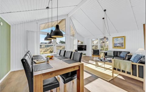 Lovely Home In Ringkbing With Wifi Haus in Søndervig