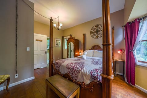 Flume's End Bed and Breakfast in Nevada City