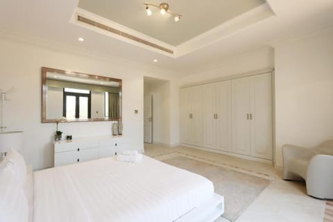 Palm Jumeirah - Property Advisers House in Dubai