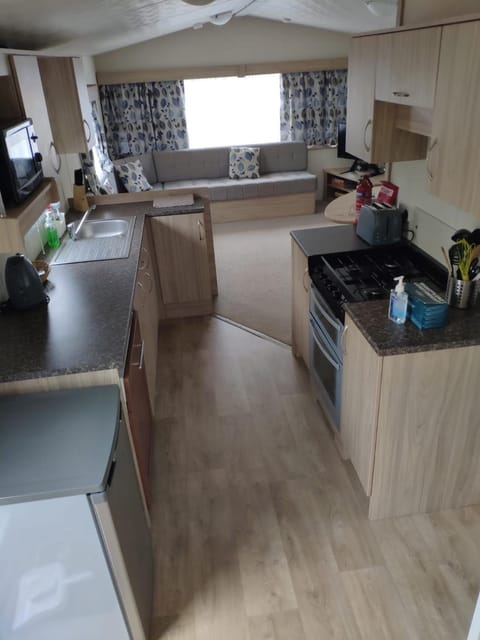 Lovely Static 8 Bed Caravanat at Billing Aquadrome House in Northampton