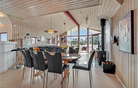 Amazing Home In Ringkbing With Kitchen House in Søndervig