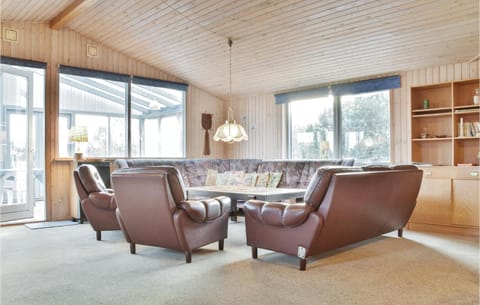 Cozy Home In Ringkbing With Wifi Casa in Søndervig