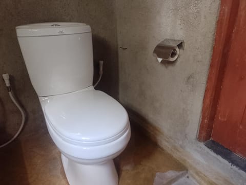 Toilet, Breakfast