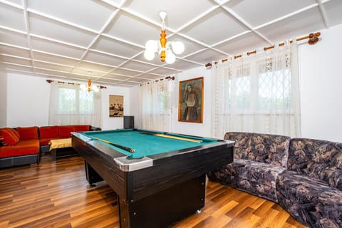 Billiard, Game Room, Living room