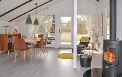 Lovely Home In Oksbl With Kitchen Haus in Henne Kirkeby