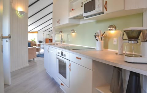 Lovely Home In Oksbl With Kitchen Casa in Henne Kirkeby