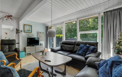 Lovely Home In Oksbl With Swimming Pool House in Henne Kirkeby