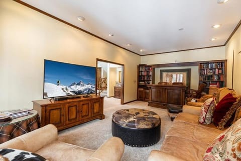 Sunburst Duplex with Private Hot Tub House in Vail