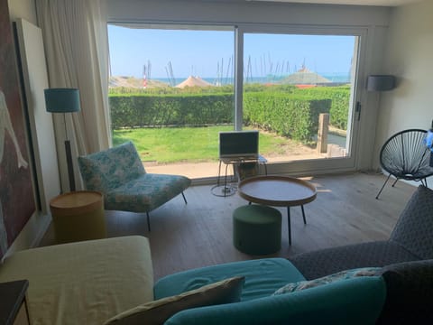 Appartement OP het strand, enfin, zo goed als... Apartment in Koksijde