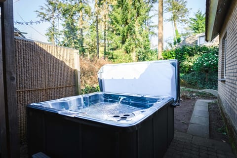 Luxe vakantiehuis in het bos met jacuzzi en sauna Casa in Lunteren