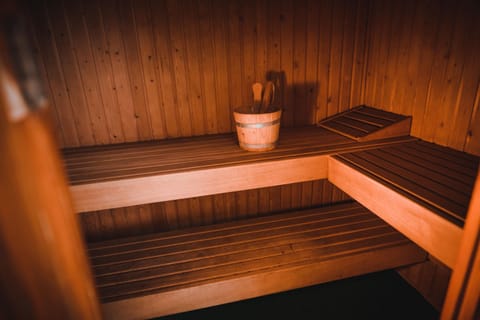 Luxe vakantiehuis in het bos met jacuzzi en sauna Casa in Lunteren