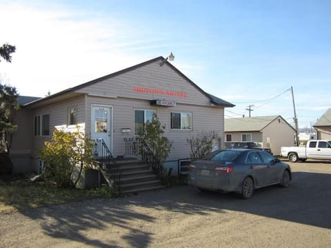 Midtown Motel on Alaska Ave Motel in Dawson Creek