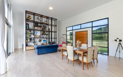 Living room, Dining area