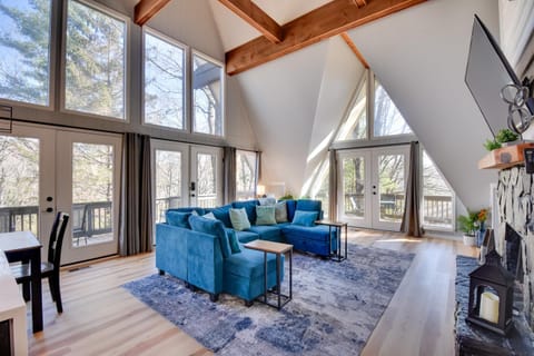 Spacious and Newly Remodeled A-Frame with 2 Decks House in Sky Valley