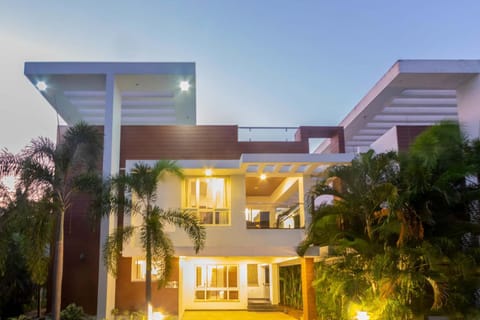 StayVista at Starry Deck with Pvt Pool & Terrace Access Chalet in Chennai