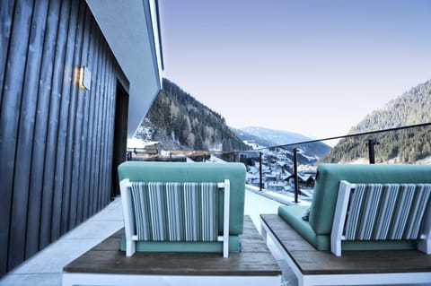 Day, Natural landscape, View (from property/room), Balcony/Terrace, Mountain view