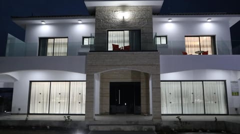 Aretousa Ena by Prestige Bookings Villa in Peyia