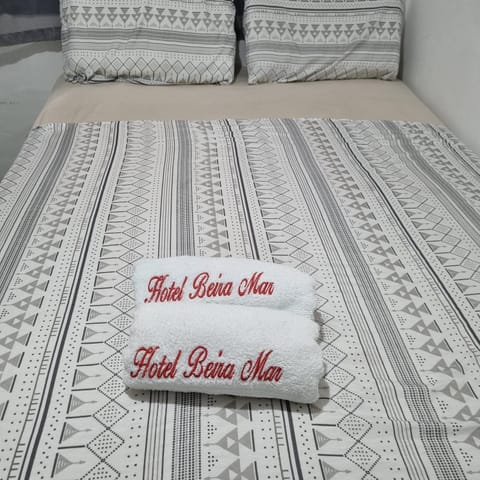 Bed, towels