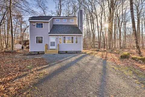 Tobyhanna Home with Fire Pit, 4 Mi to State Park! House in Coolbaugh Township