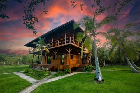 Eco-Lodge Bocas Coral Reef - Over water villa & birds house Villa in Bocas del Toro Province