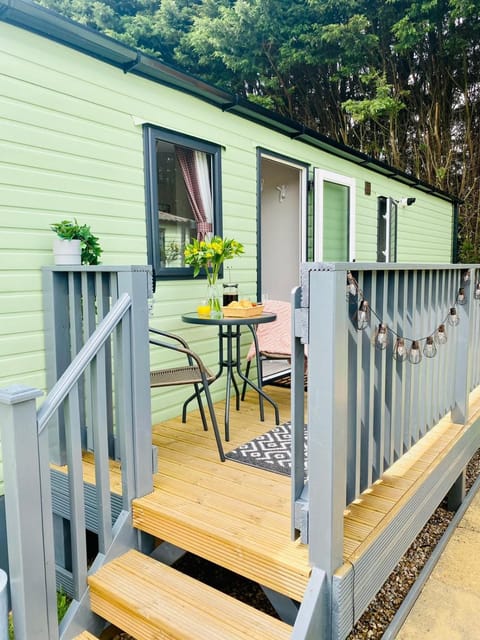 Patio, Facade/entrance, Balcony/Terrace