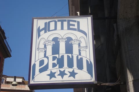 Hotel Le Petit Hotel in Rome