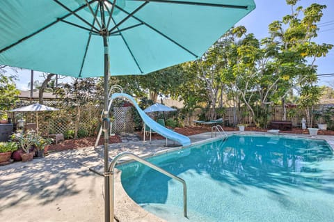 Sun-Soaked Studio with Pool Access Golf and Shop Apartment in Lake Worth