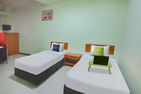 Urbanview Hotel Bartu Moh Toha Bandung by RedDoorz Hotel in Bandung