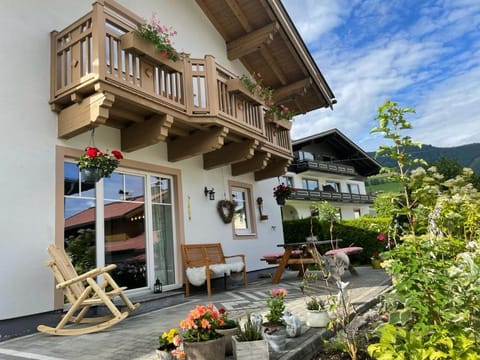 Property building, Garden, Balcony/Terrace