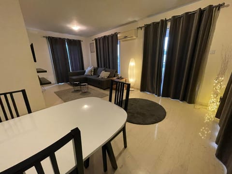 3Bdr apt Pizza Hut By Platform 357 Apartment in Nicosia City