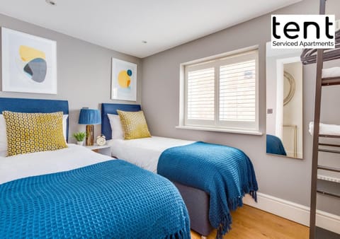 COZY 2 BED Apt Steps to town centre by Tent Serviced Apartments Egham with Free Parking and Wifi Apartment in Egham