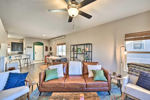 Modern Poncha Springs Townhome with Mtn Views! Maison in Poncha Springs