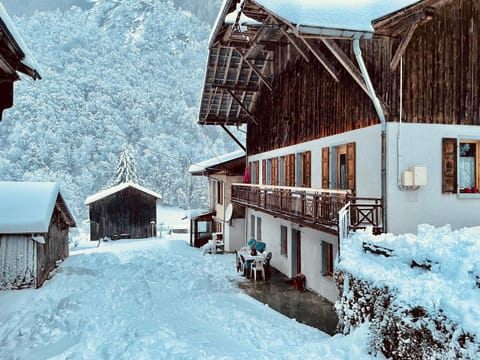 Property building, Winter, Balcony/Terrace