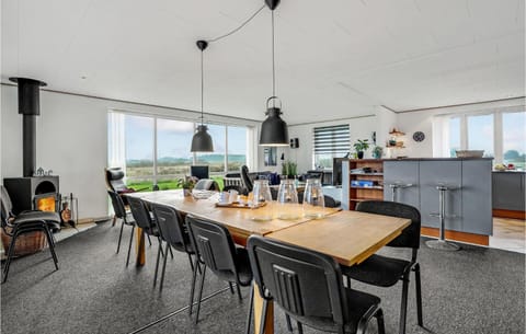 Nice Home In Ringkbing With Wifi Haus in Søndervig