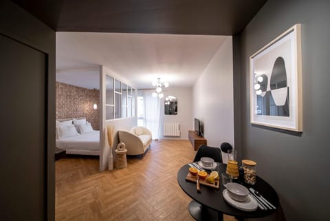 Photo of the whole room, Dining area